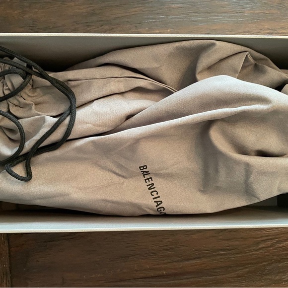 Balenciaga Cosy Logo-jacquard Canvas Mules - Picture 6 of 6